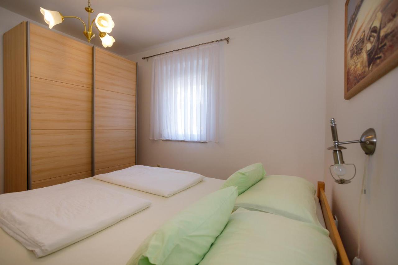 Apartmani Bakran Krk Town Buitenkant foto