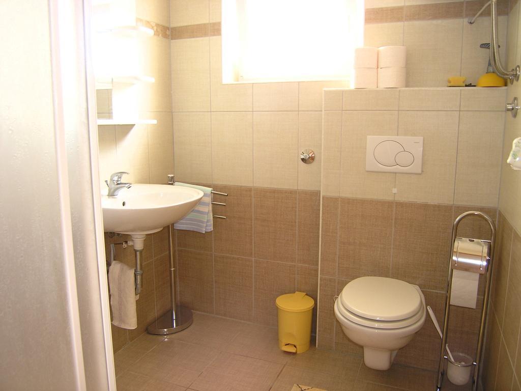 Apartmani Bakran Krk Town Buitenkant foto